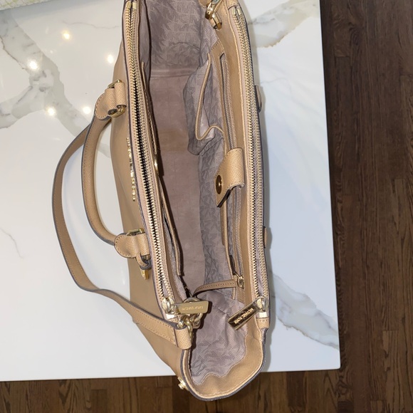 Michael Kors large tote available! Great for travel! Lots of pockets and storage - Picture 3 of 7